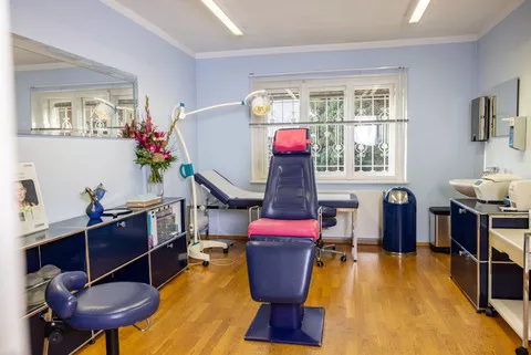 Praxisklinik für Schönheitschirurgie & Plastische Chirurgie in München, Dr. Barbara Kernt