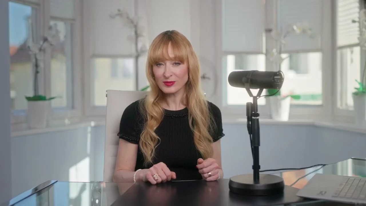 Video zu Bauchdeckenstraffung & Brustverkleinerung in München - Dr. Barbara Kernt